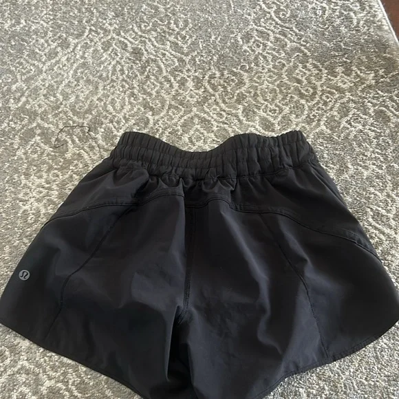 these are from lululemon they are high waisted, and they are size 6. - Picture 3 of 3